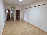 Pozemky v �esk� Skalici, ur�en� ke stavb� v�robn� nebo skladovac� haly